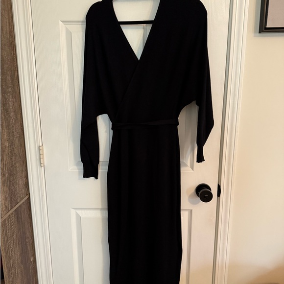 Elegant Black Knit Dress - Picture 4 of 5